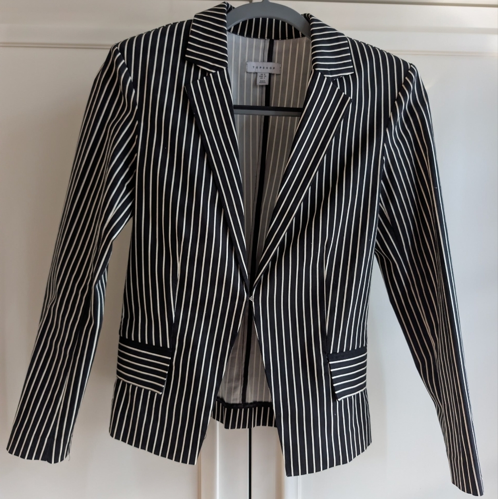 TOPSHOP - NWOT Black and White Pinstripe Blazer - UK8/US4